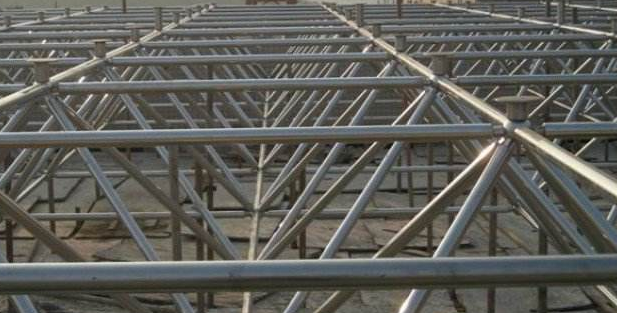 眉山盘点螺栓球网架构件施工前的3方面考试事件